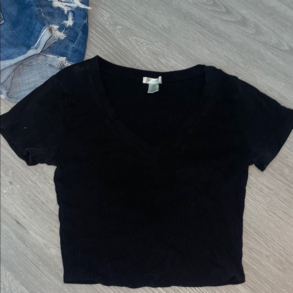 Bozzolo Classic Black V-Neck Crop Top